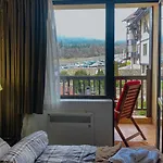 Апартамент With Pool, Near The Lift